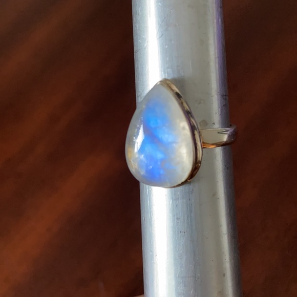 Sterling silver teardrop moonstone ring - Picture 5 of 9